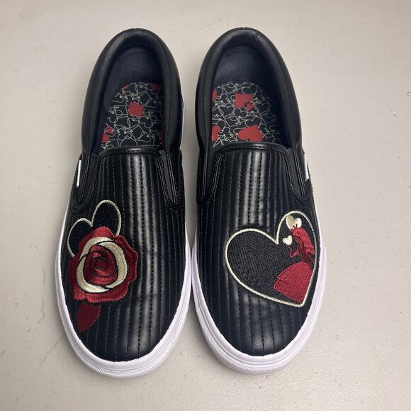 Vera Bradley Disney Shoes Alice in Wonderland Roses Red Quilted Slip On Size 9 - Picture 2 of 16